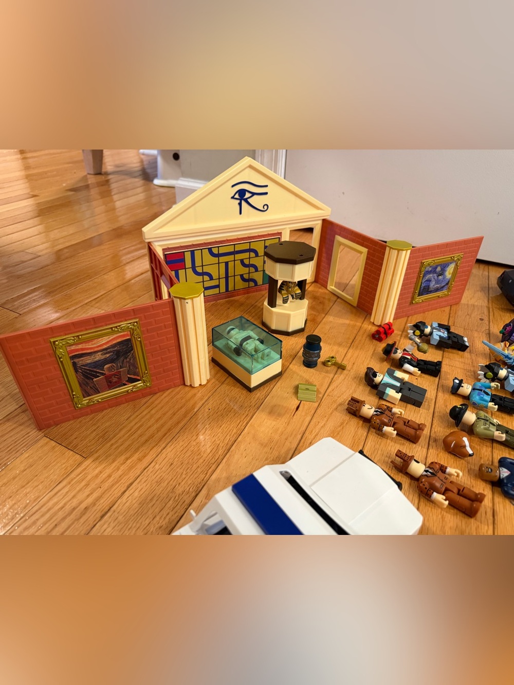 ROBLOX Jailbreak, Police Car & Assorted Figures - Picture 4 of 6